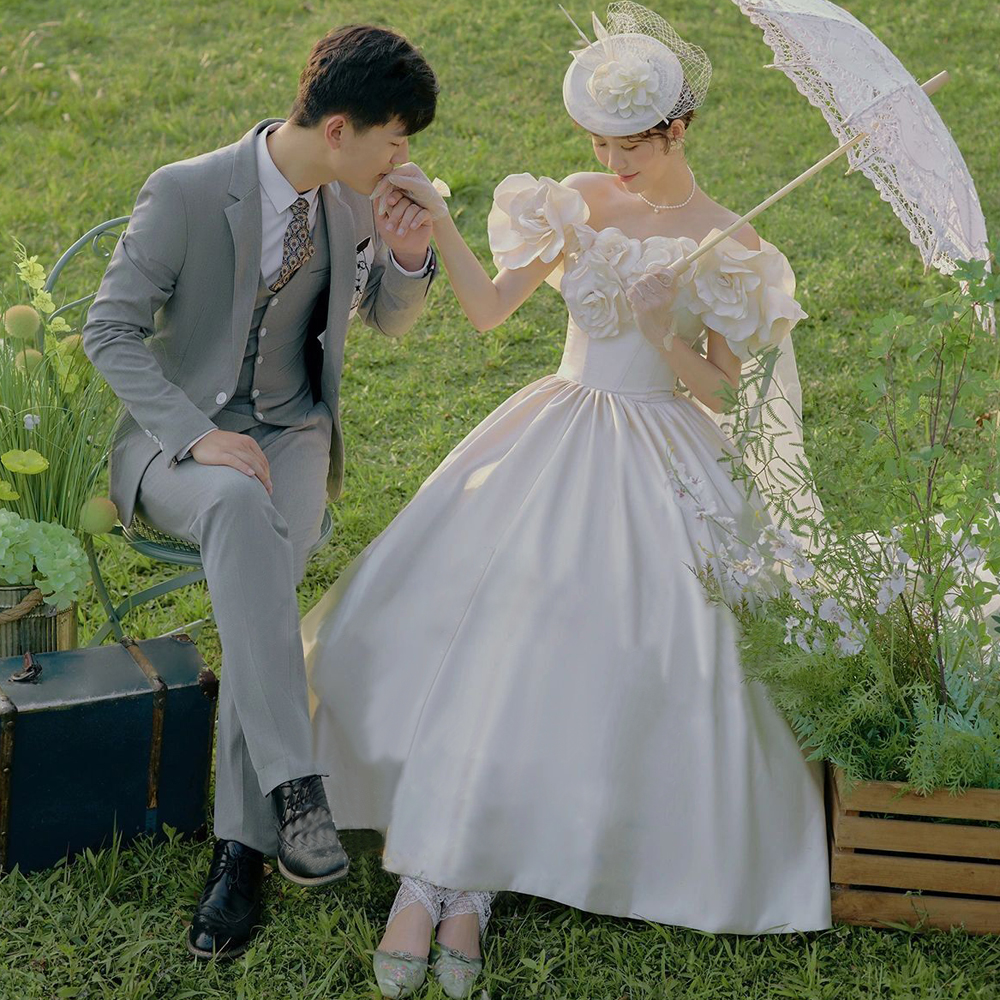 新款影楼主题服装婚纱摄影韩式情侣写真高定内景拍照白色蓬蓬礼服
