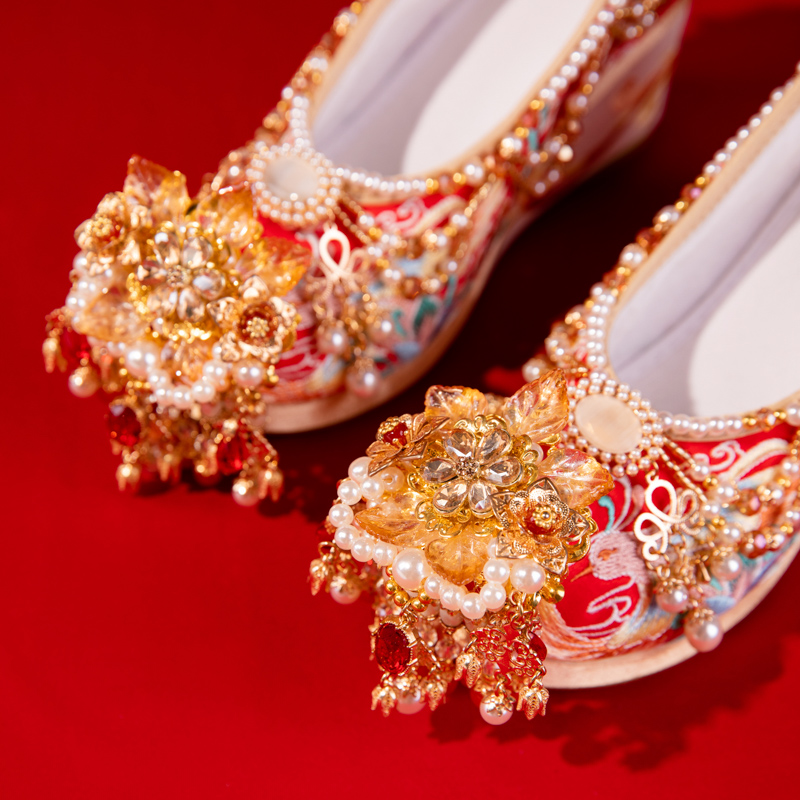 岚悦榆新中式秀禾婚鞋坡跟增高手工串珠古风汉服高级红色婚鞋新娘