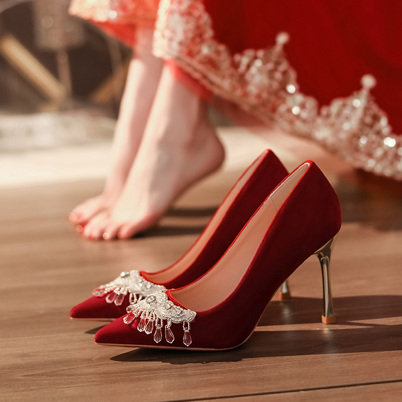 红色秀禾婚鞋女新娘鞋细跟宴会高跟鞋水钻气质加宽大码41-43单鞋
