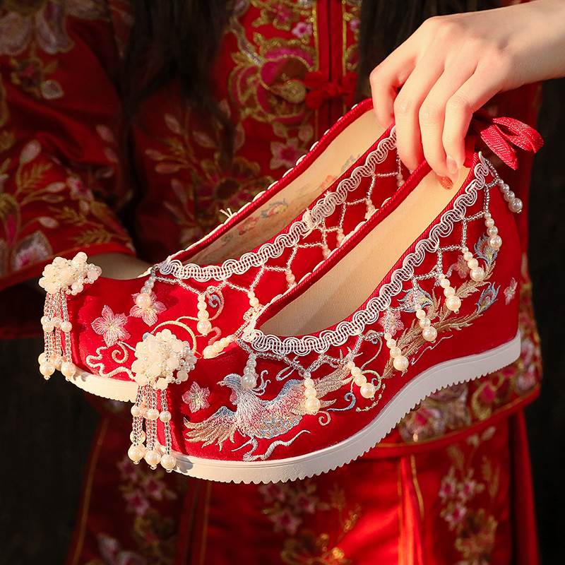 秀禾婚鞋女春季新款中式红色婚礼流苏珍珠布鞋内增高秀禾服新娘鞋
