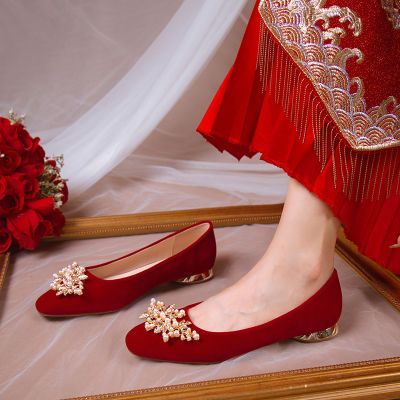 婚鞋女2023年秋季新款中式秀禾主婚纱两穿平底孕妇新娘鞋红色浅口