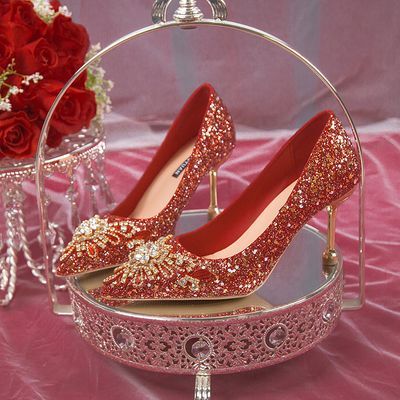 红色婚鞋新娘鞋秀禾婚纱两穿2023新款细跟法式亮片低跟高跟鞋女