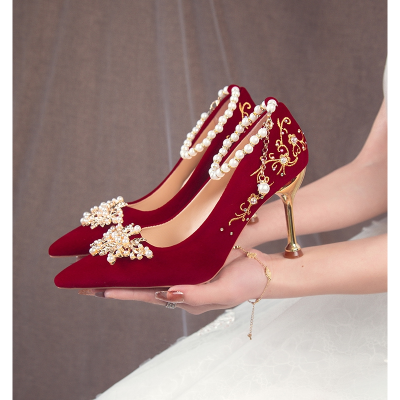 尖头红色刺绣婚鞋女2024年新款秀禾服新娘高跟鞋中式不累脚结婚鞋